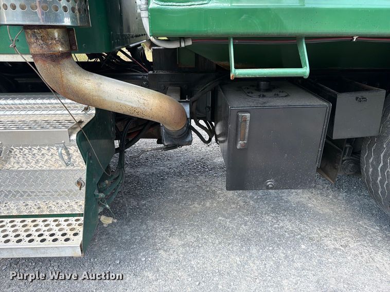 image for item FC3330 2006 Kenworth T800 dump truck