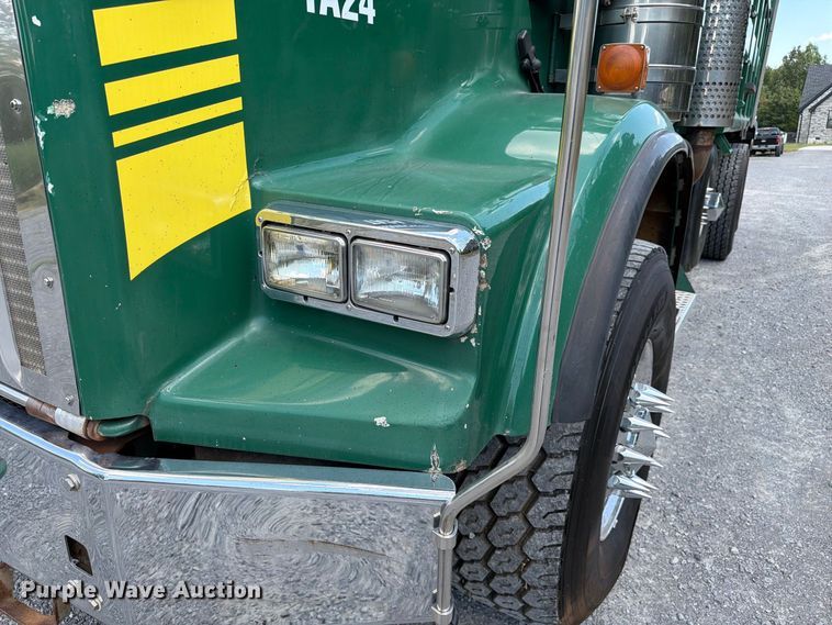 image for item FC3330 2006 Kenworth T800 dump truck