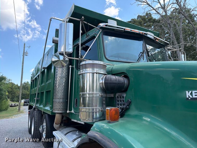 image for item FC3330 2006 Kenworth T800 dump truck