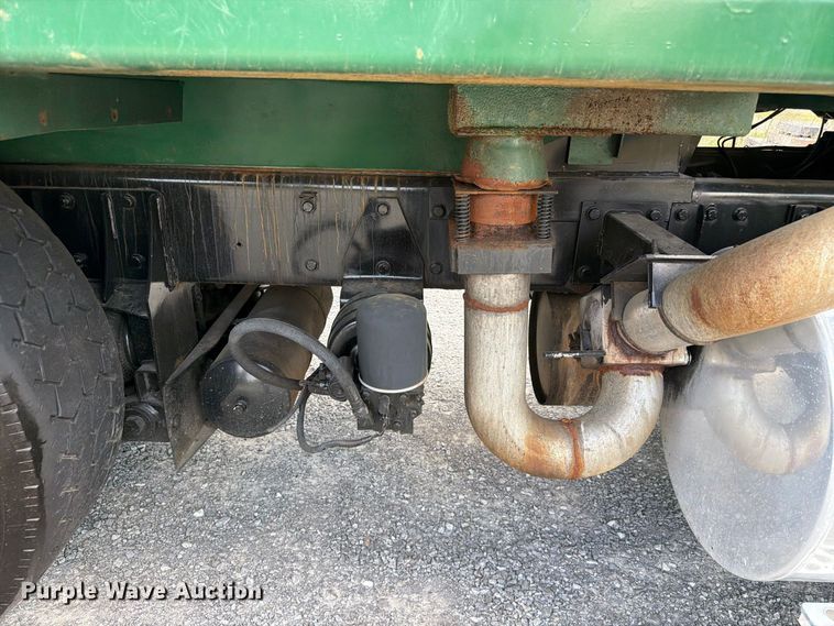 image for item FC3330 2006 Kenworth T800 dump truck