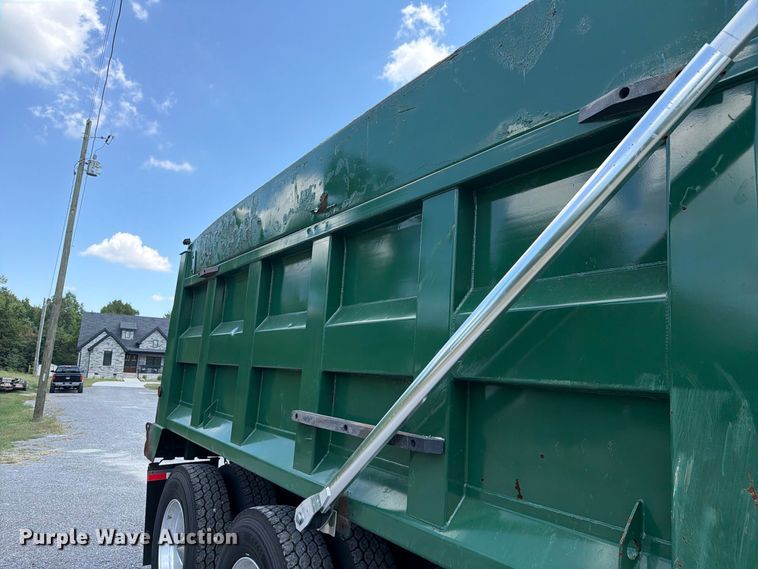 image for item FC3330 2006 Kenworth T800 dump truck