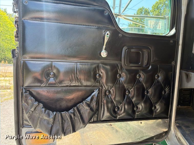 image for item FC3330 2006 Kenworth T800 dump truck