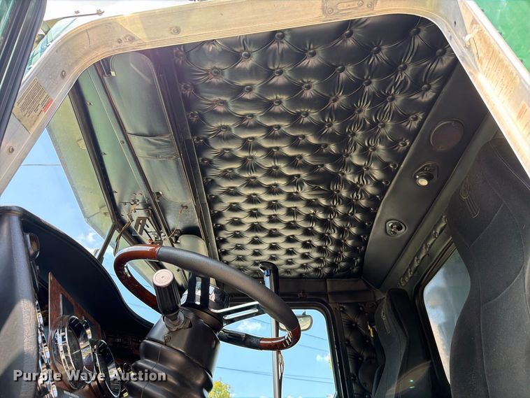image for item FC3330 2006 Kenworth T800 dump truck