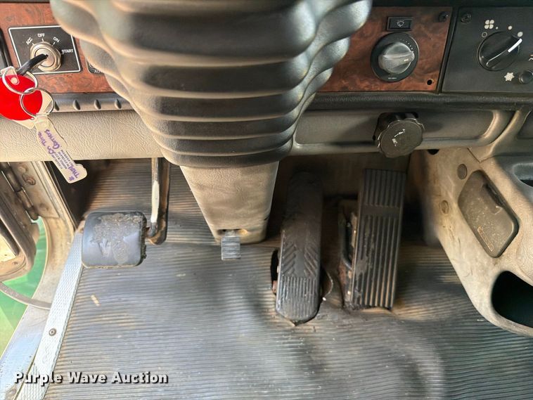 image for item FC3330 2006 Kenworth T800 dump truck