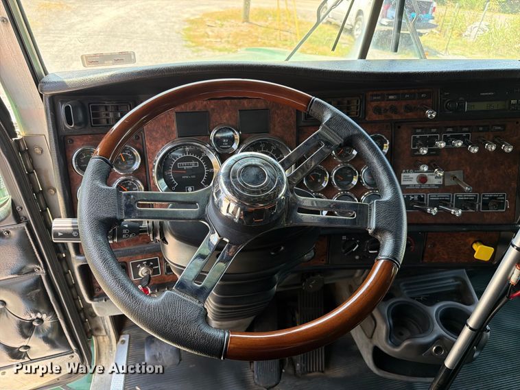 image for item FC3330 2006 Kenworth T800 dump truck