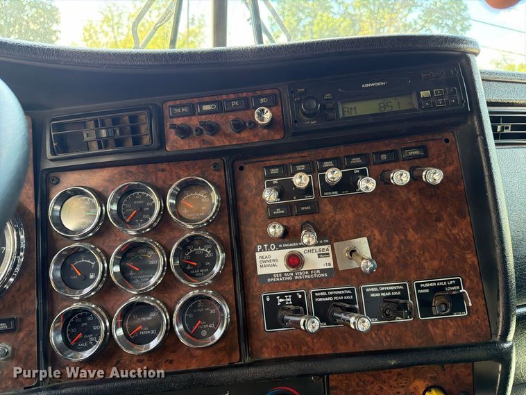 image for item FC3330 2006 Kenworth T800 dump truck