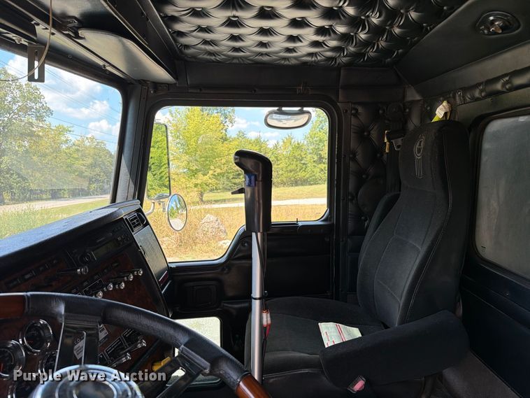 image for item FC3330 2006 Kenworth T800 dump truck