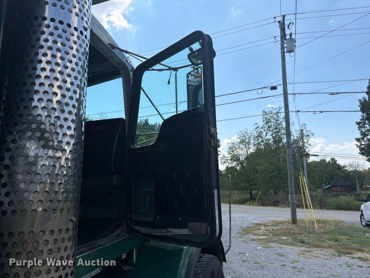image for item FC3330 2006 Kenworth T800 dump truck