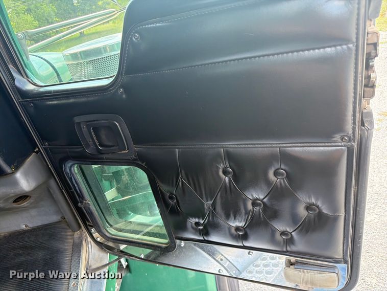 image for item FC3330 2006 Kenworth T800 dump truck