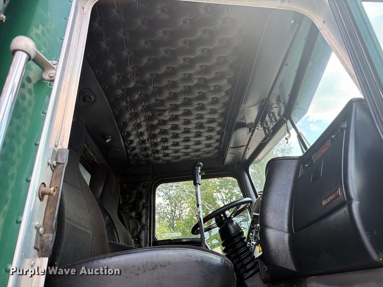 image for item FC3330 2006 Kenworth T800 dump truck
