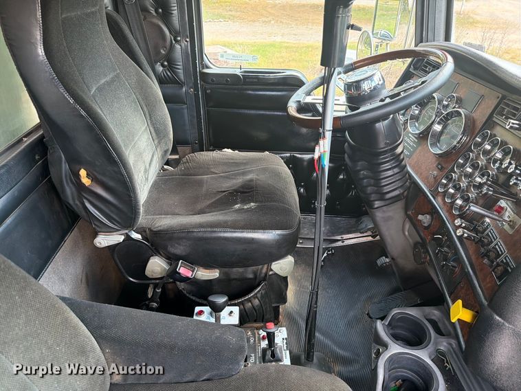 image for item FC3330 2006 Kenworth T800 dump truck