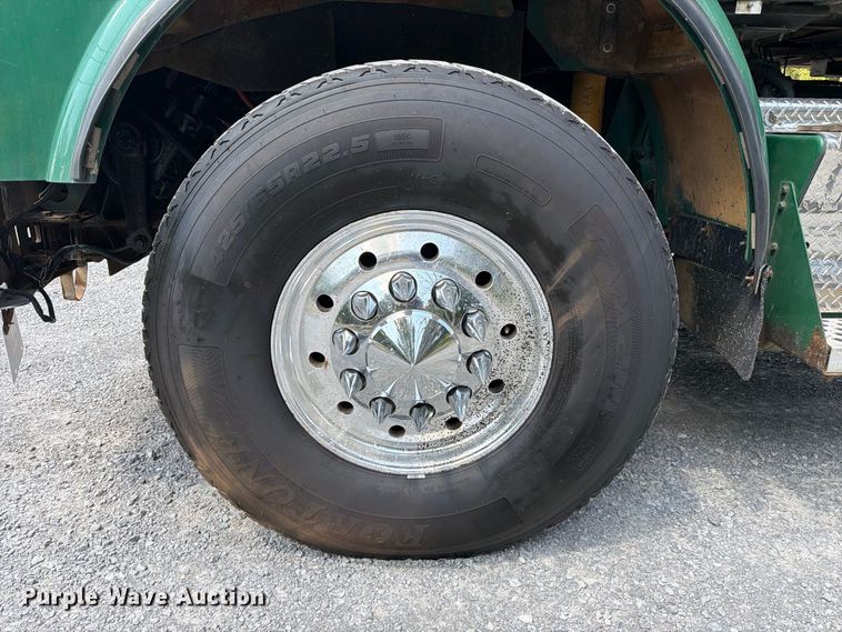 image for item FC3330 2006 Kenworth T800 dump truck