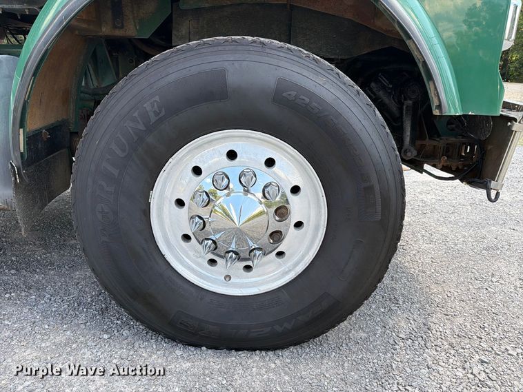 image for item FC3330 2006 Kenworth T800 dump truck