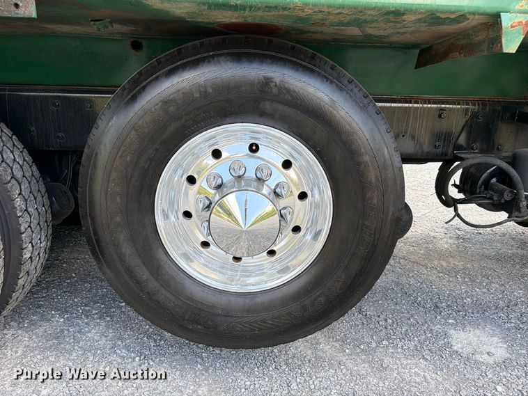 image for item FC3330 2006 Kenworth T800 dump truck