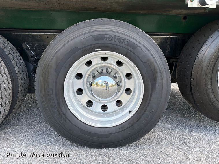image for item FC3330 2006 Kenworth T800 dump truck