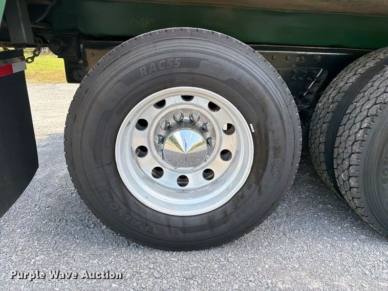 image for item FC3330 2006 Kenworth T800 dump truck