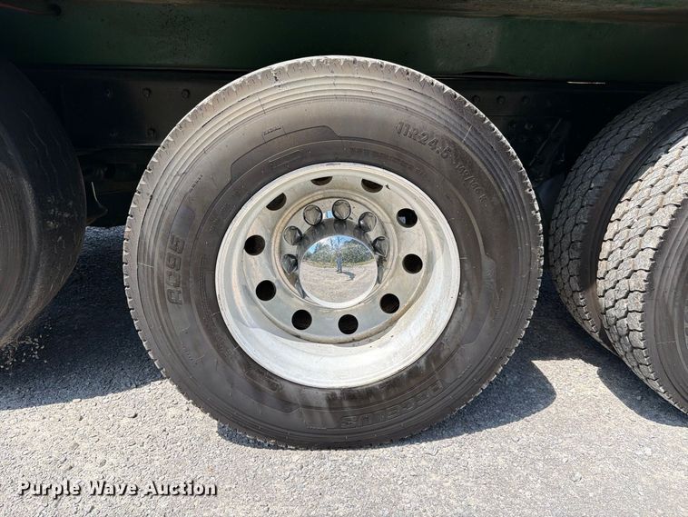 image for item FC3330 2006 Kenworth T800 dump truck