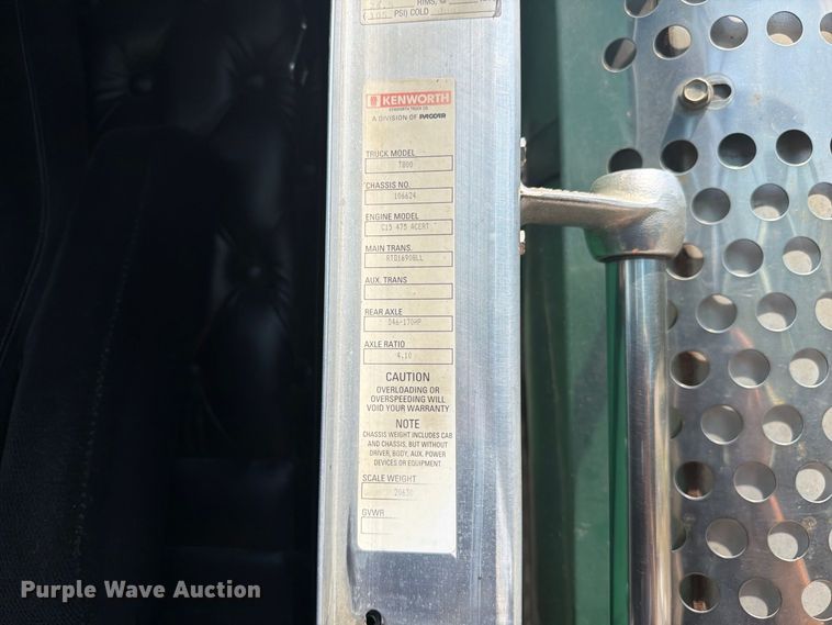 image for item FC3330 2006 Kenworth T800 dump truck