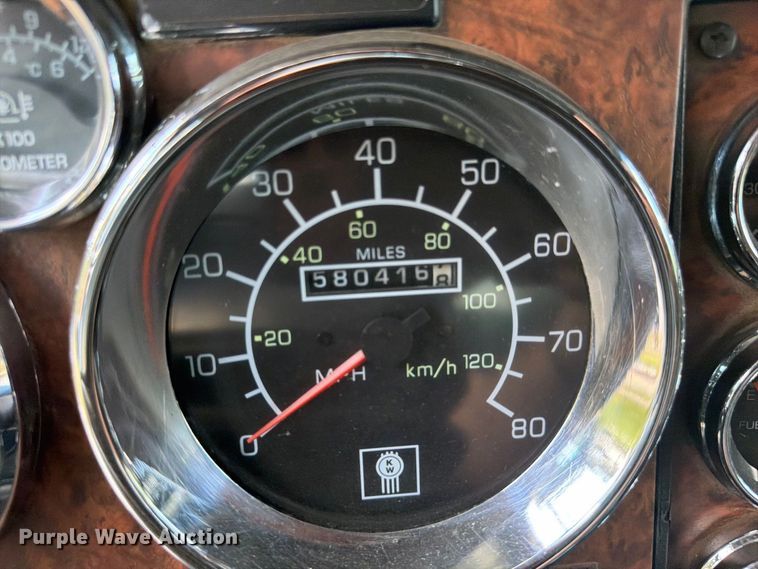 image for item FC3330 2006 Kenworth T800 dump truck