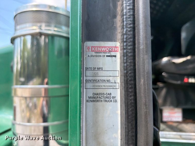 image for item FC3330 2006 Kenworth T800 dump truck