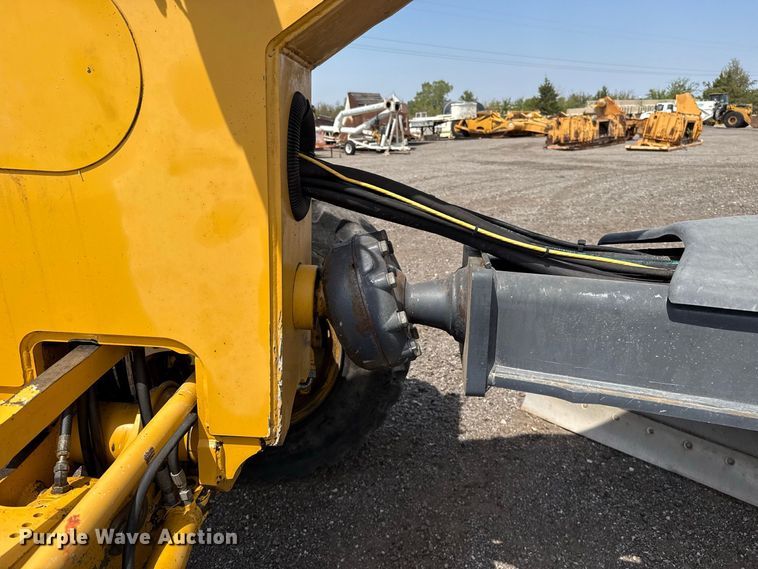 image for item FC4242 2014 John Deere 672GP motor grader