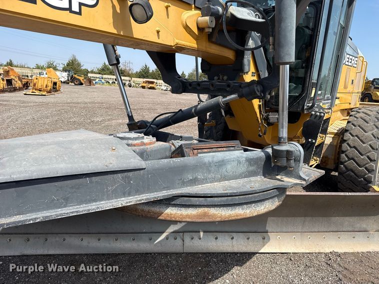 image for item FC4242 2014 John Deere 672GP motor grader