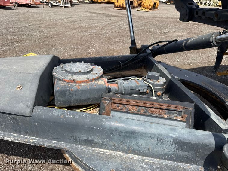 image for item FC4242 2014 John Deere 672GP motor grader