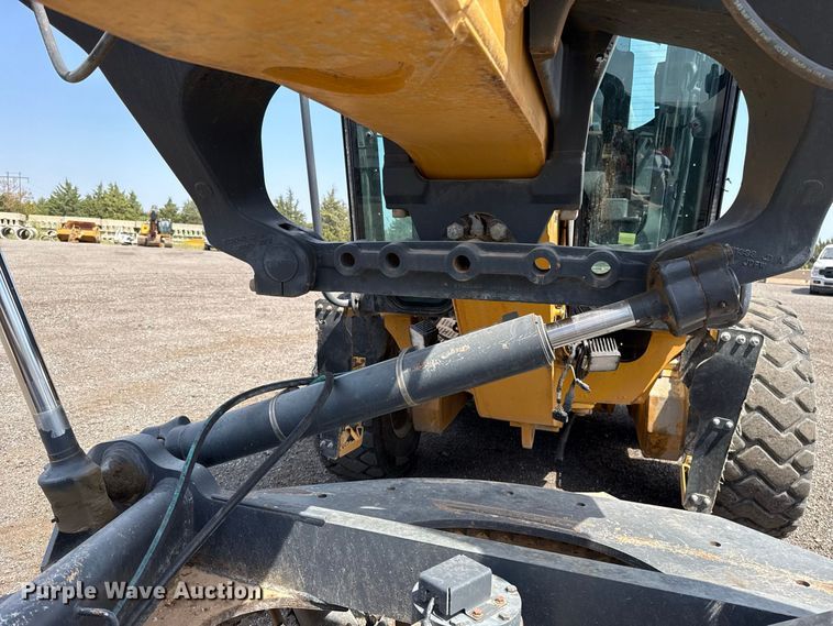 image for item FC4242 2014 John Deere 672GP motor grader