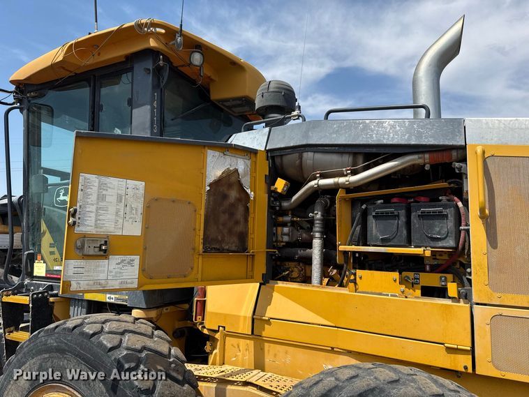 image for item FC4242 2014 John Deere 672GP motor grader