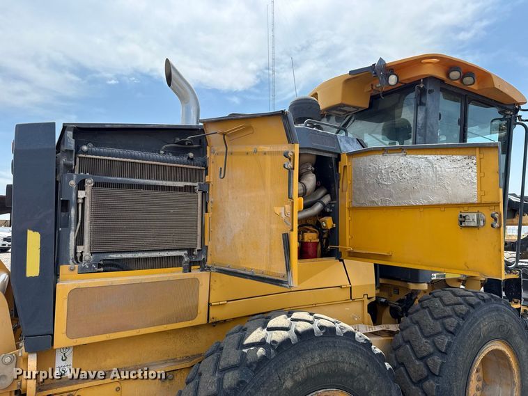 image for item FC4242 2014 John Deere 672GP motor grader