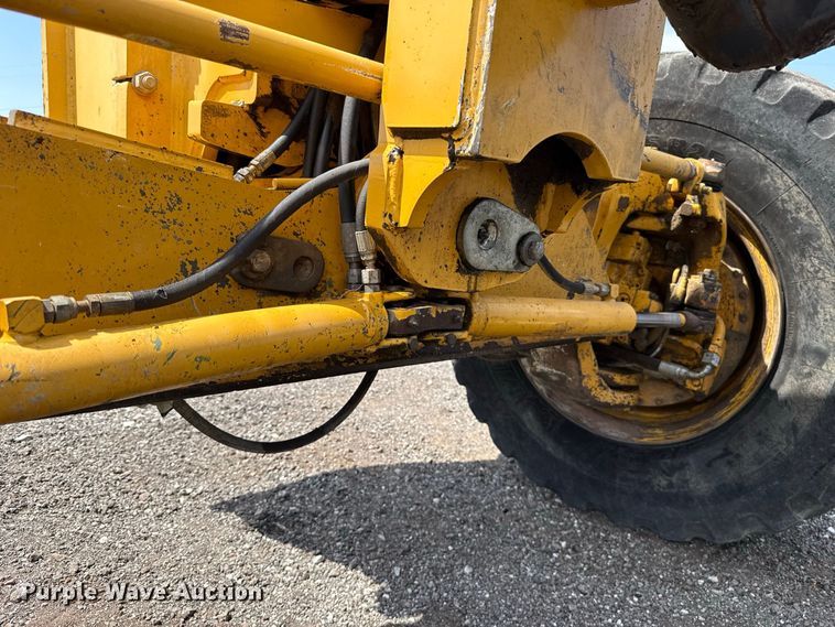 image for item FC4242 2014 John Deere 672GP motor grader