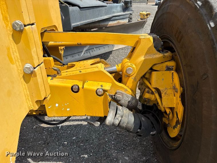 image for item FC4242 2014 John Deere 672GP motor grader