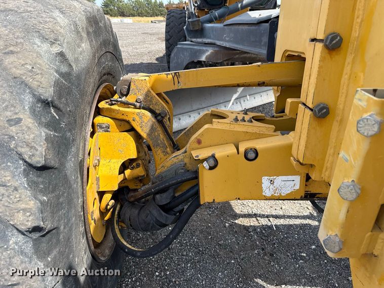 image for item FC4242 2014 John Deere 672GP motor grader
