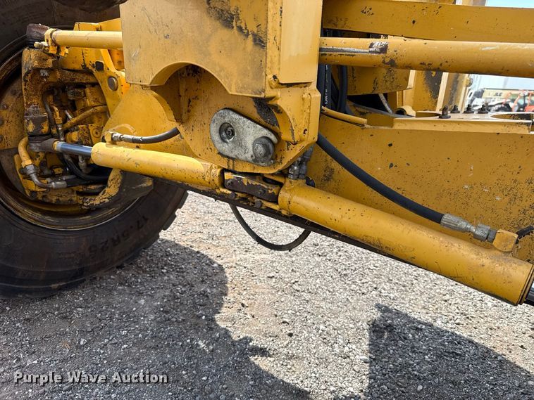 image for item FC4242 2014 John Deere 672GP motor grader