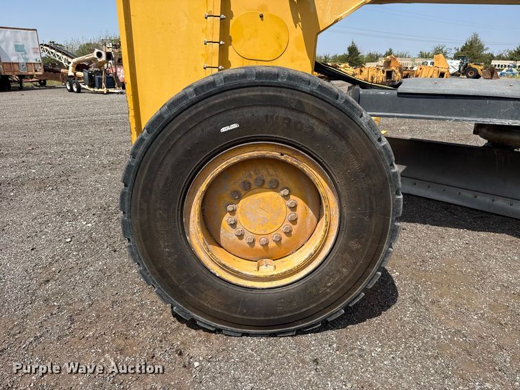 image for item FC4242 2014 John Deere 672GP motor grader