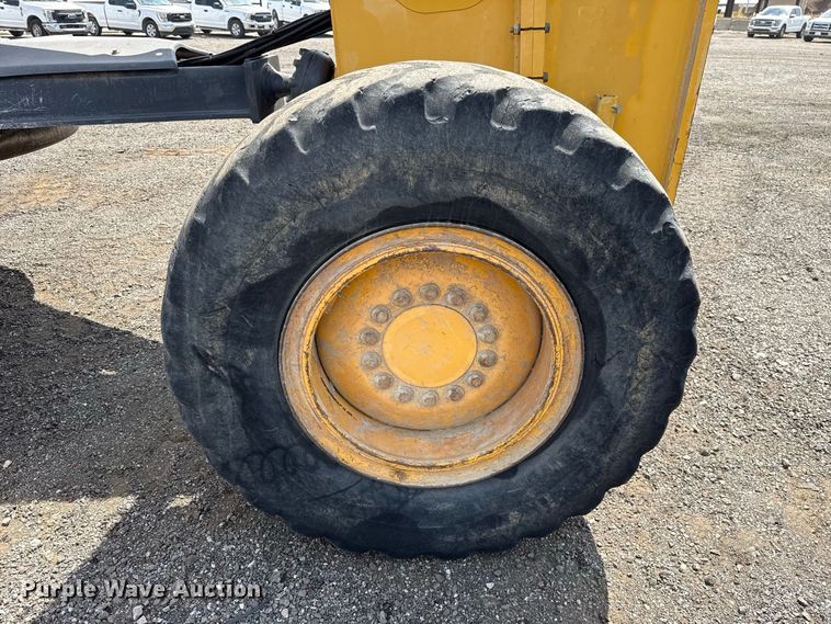 image for item FC4242 2014 John Deere 672GP motor grader