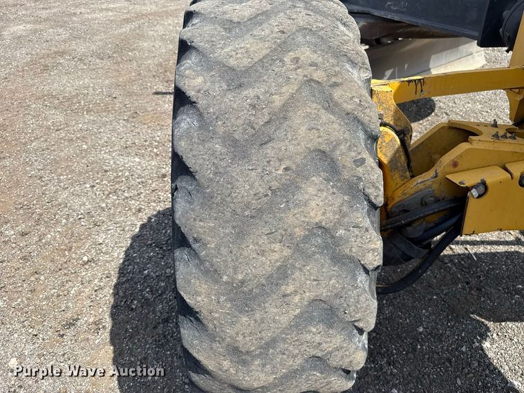 image for item FC4242 2014 John Deere 672GP motor grader