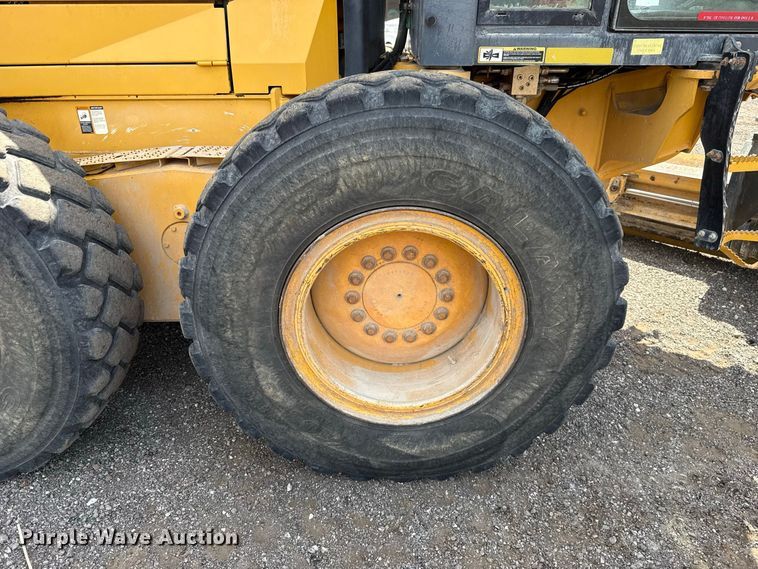 image for item FC4242 2014 John Deere 672GP motor grader