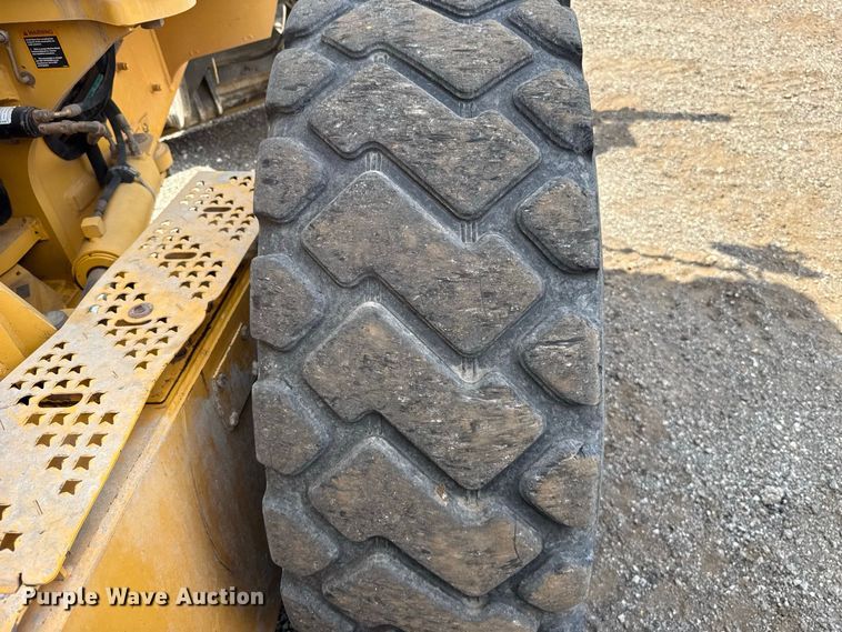 image for item FC4242 2014 John Deere 672GP motor grader