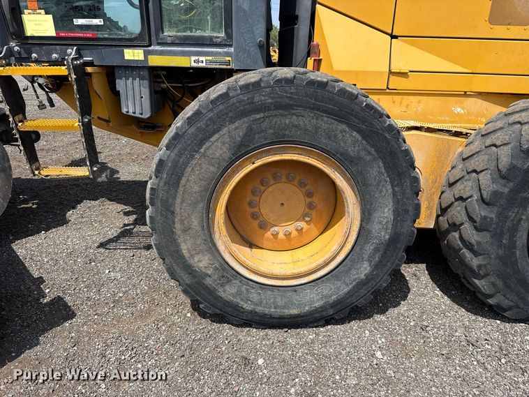 image for item FC4242 2014 John Deere 672GP motor grader