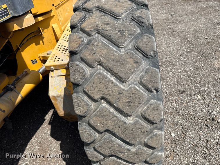 image for item FC4242 2014 John Deere 672GP motor grader