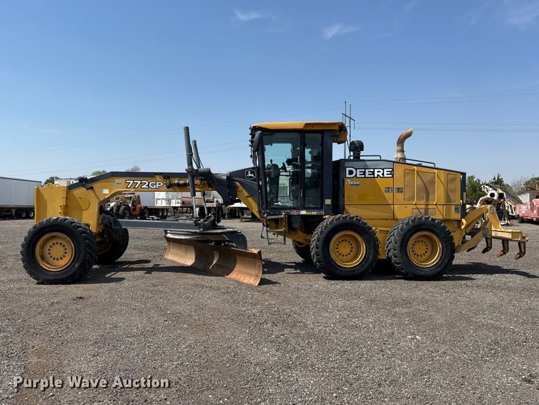 image for item FC4245 2013 John Deere 772GP motor grader