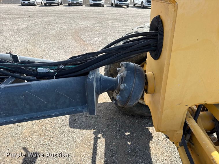 image for item FC4245 2013 John Deere 772GP motor grader