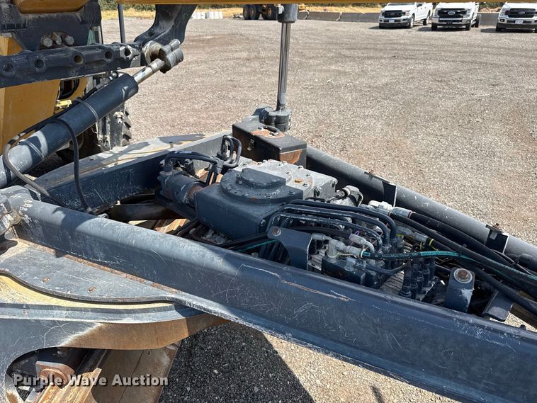 image for item FC4245 2013 John Deere 772GP motor grader