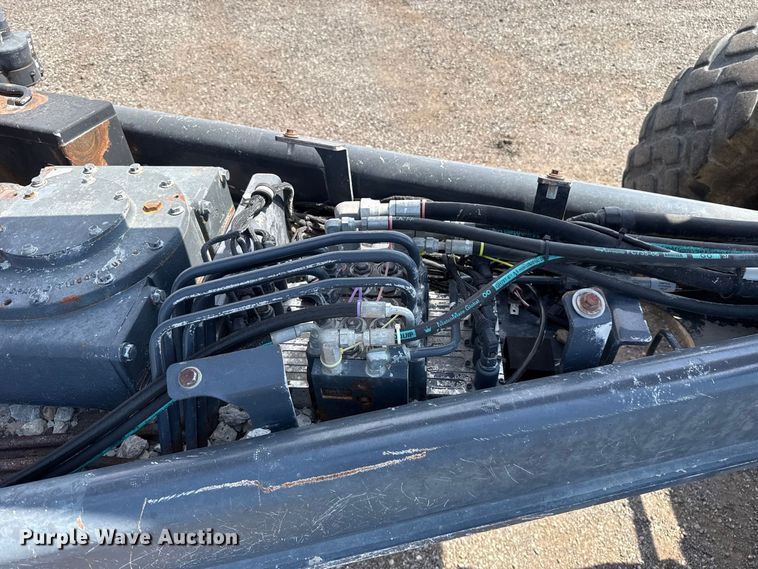 image for item FC4245 2013 John Deere 772GP motor grader