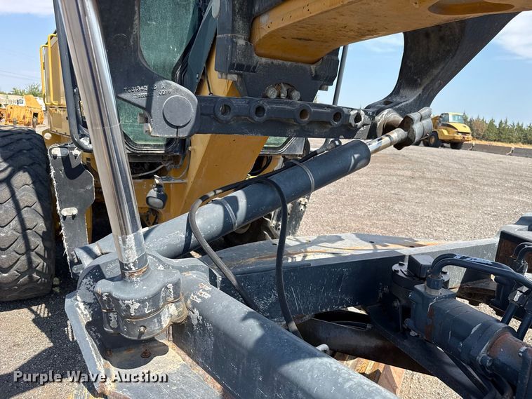 image for item FC4245 2013 John Deere 772GP motor grader