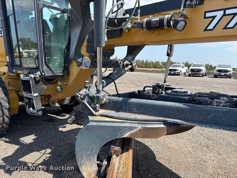 image for item FC4245 2013 John Deere 772GP motor grader