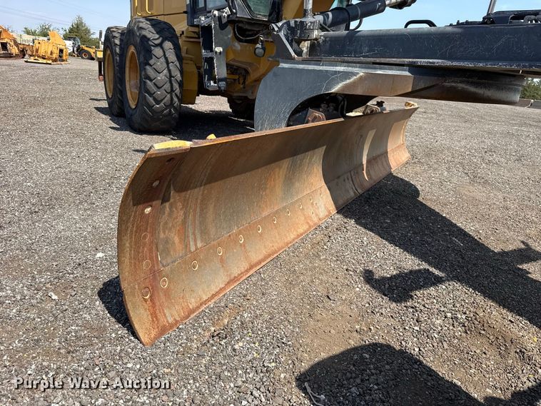 image for item FC4245 2013 John Deere 772GP motor grader