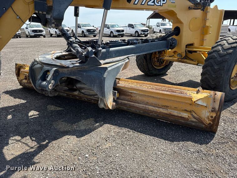 image for item FC4245 2013 John Deere 772GP motor grader
