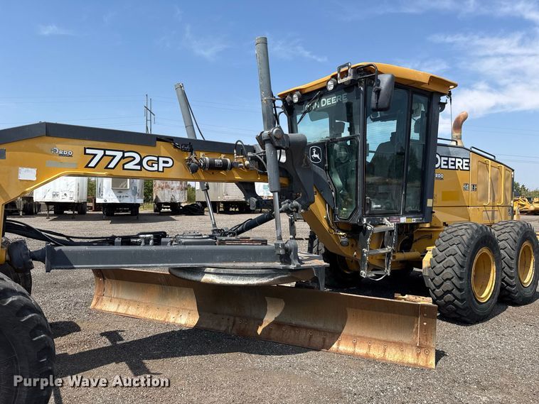 image for item FC4245 2013 John Deere 772GP motor grader